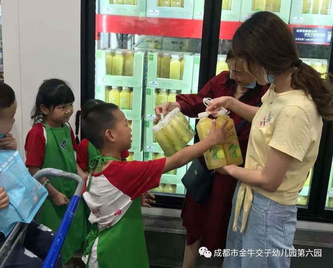 交子六园丨交子萌娃“售货员”正式入驻超市啦！